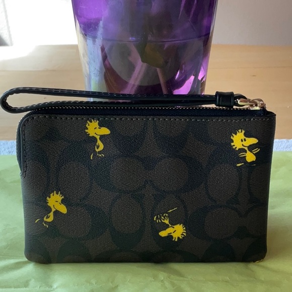 COACH X PEANUTS CORNER ZIP WRISTLET WITH WOODSTOCK PRINT - Picture 11 of 15